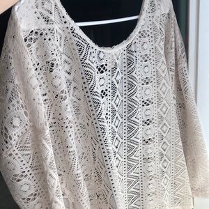 See-through lace shirt with detailed back